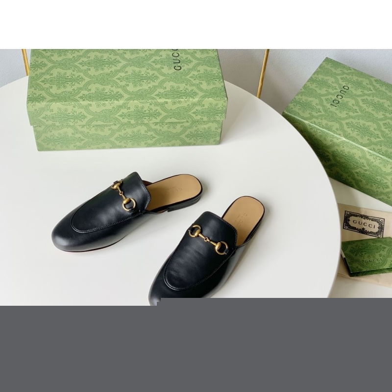 G*u*i slippers